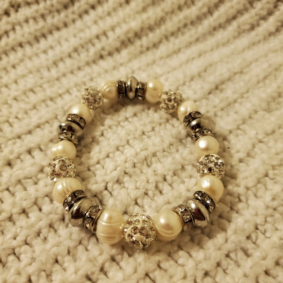 White and Silver Bracelet - Picture 2 of 4